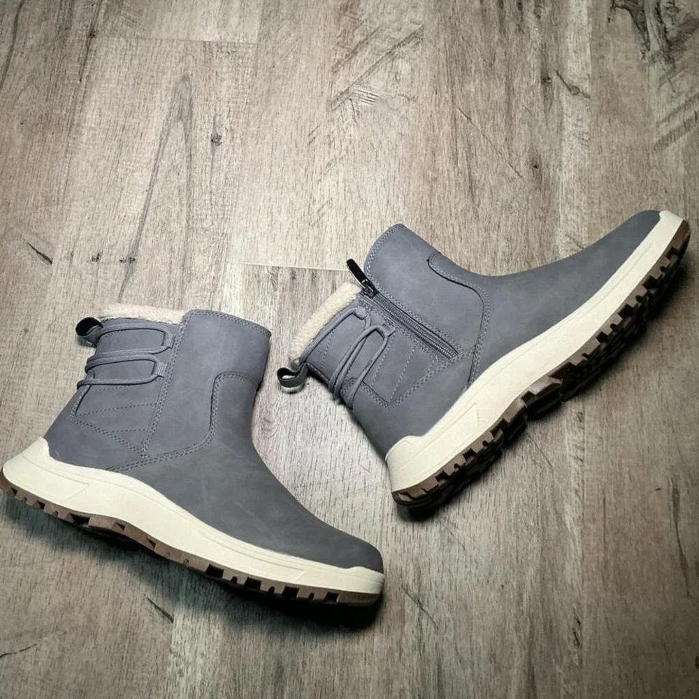 Khombu Grey Leather‎ Fur Lined Ankle Boots Winter Size 9 NWT